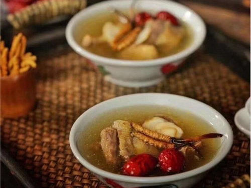 冬蟲夏草可以直接食用嗎？冬蟲夏草常用于燉煮