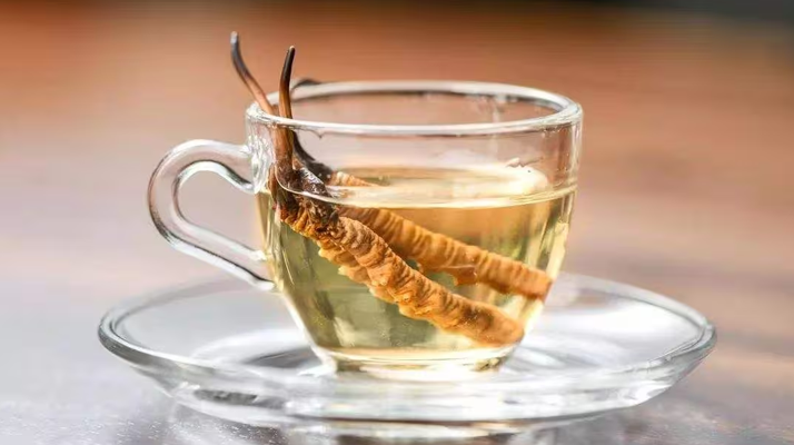 一斤白酒泡多少冬蟲(chóng)夏草合適？科學(xué)配比與泡制指南