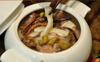 川貝冬蟲夏草雪梨怎么燉？潤(rùn)肺滋補(bǔ)的詳細(xì)做法與竅門