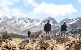  如何在保護生態(tài)環(huán)境的前提下合理利用冬蟲夏草資源？